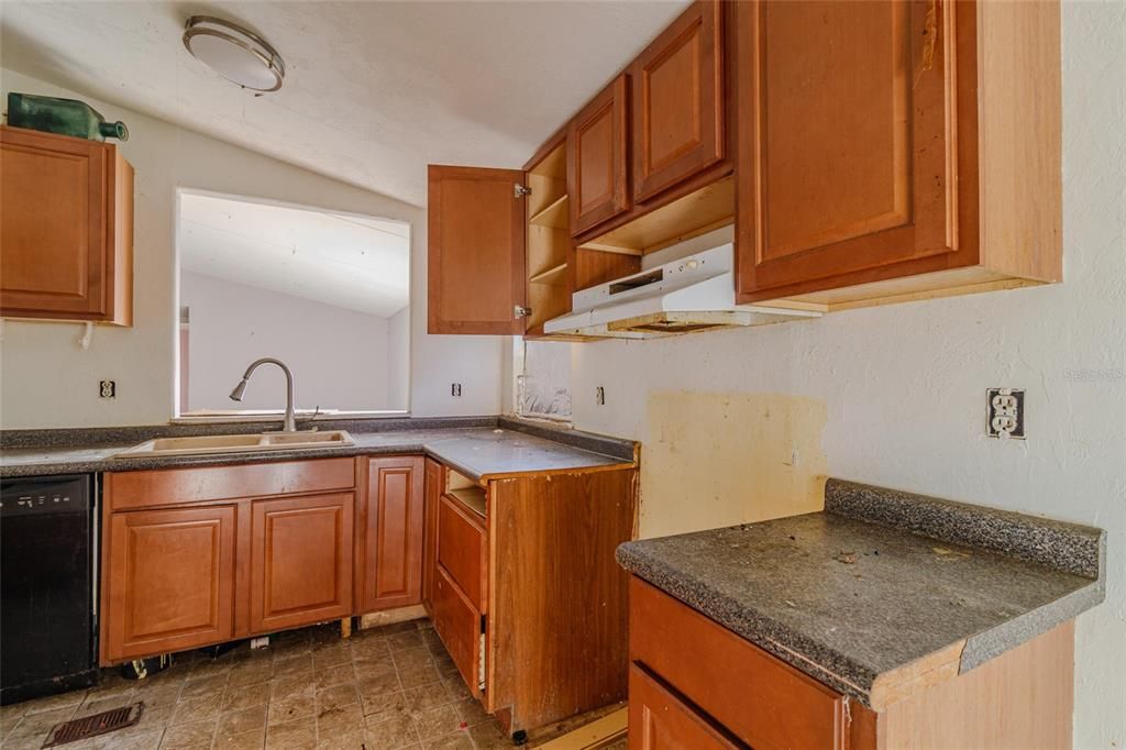 На продажу: $89,000 (3 спален, 2 ванн, 1300 Квадратных фут)