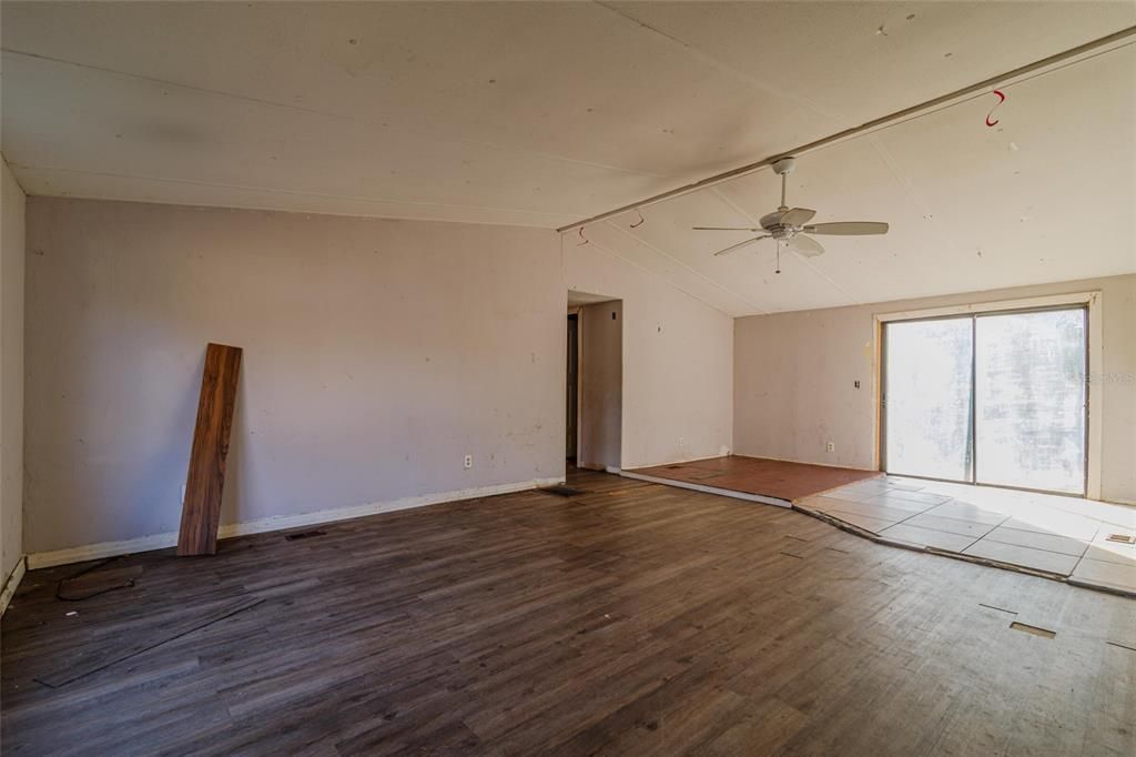 На продажу: $89,000 (3 спален, 2 ванн, 1300 Квадратных фут)