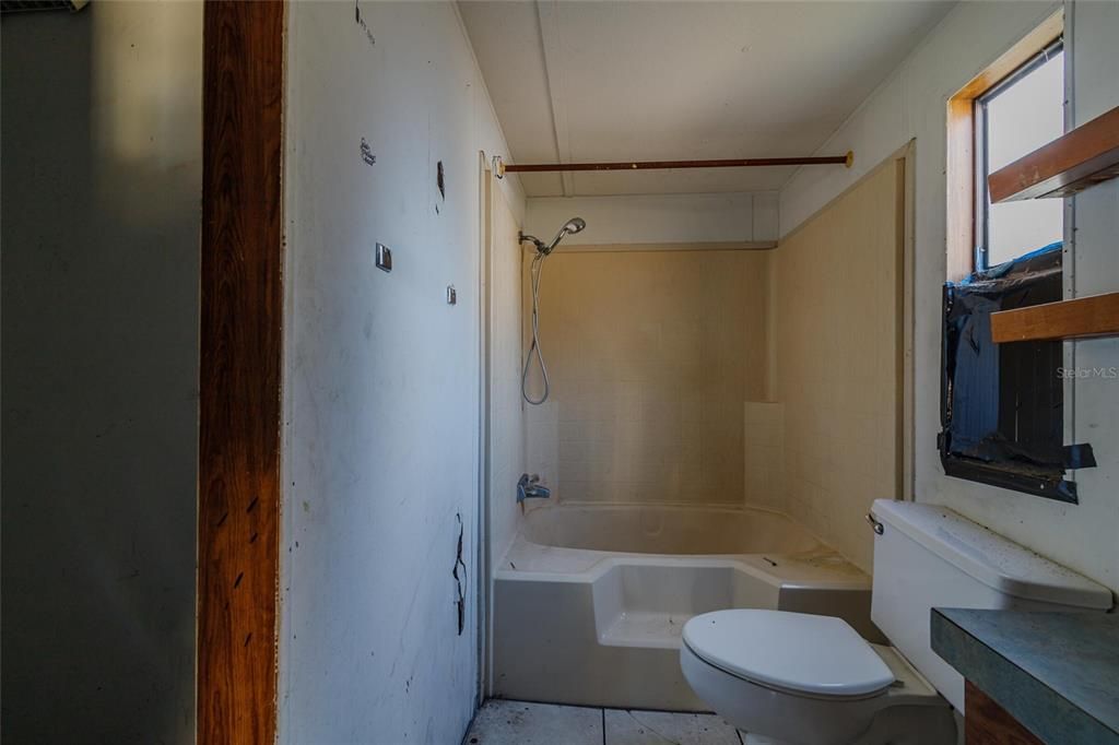 На продажу: $89,000 (3 спален, 2 ванн, 1300 Квадратных фут)