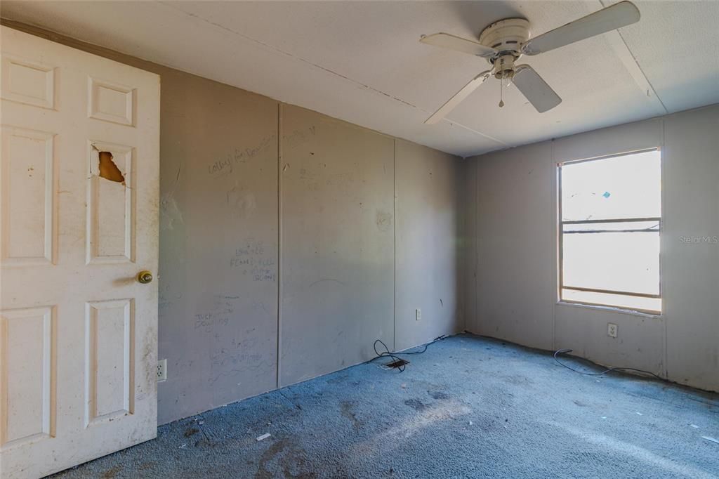 На продажу: $89,000 (3 спален, 2 ванн, 1300 Квадратных фут)