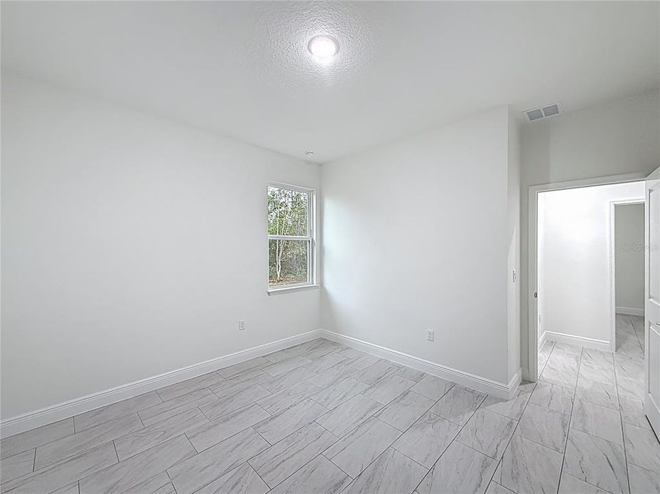 For Sale: $307,000 (4 beds, 3 baths, 1827 Square Feet)