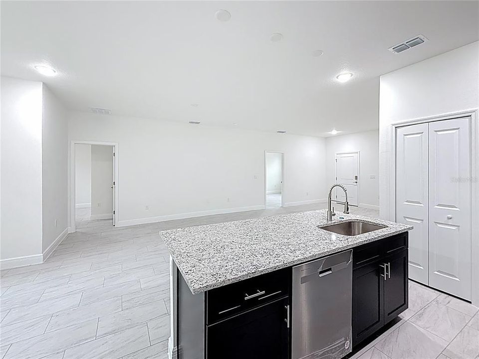 For Sale: $307,000 (4 beds, 3 baths, 1827 Square Feet)