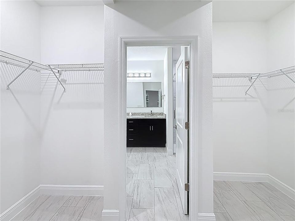 For Sale: $307,000 (4 beds, 3 baths, 1827 Square Feet)