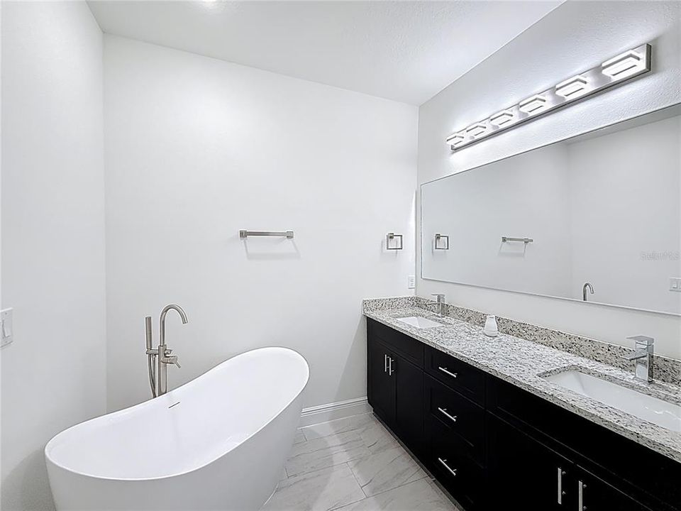 For Sale: $307,000 (4 beds, 3 baths, 1827 Square Feet)