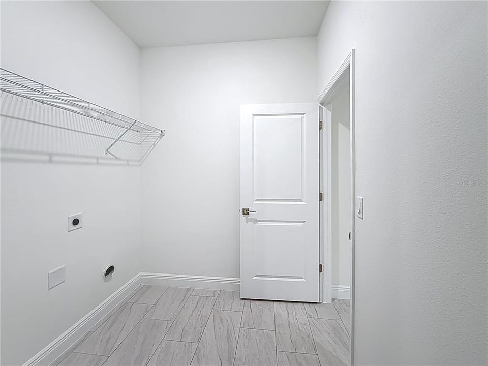 For Sale: $307,000 (4 beds, 3 baths, 1827 Square Feet)