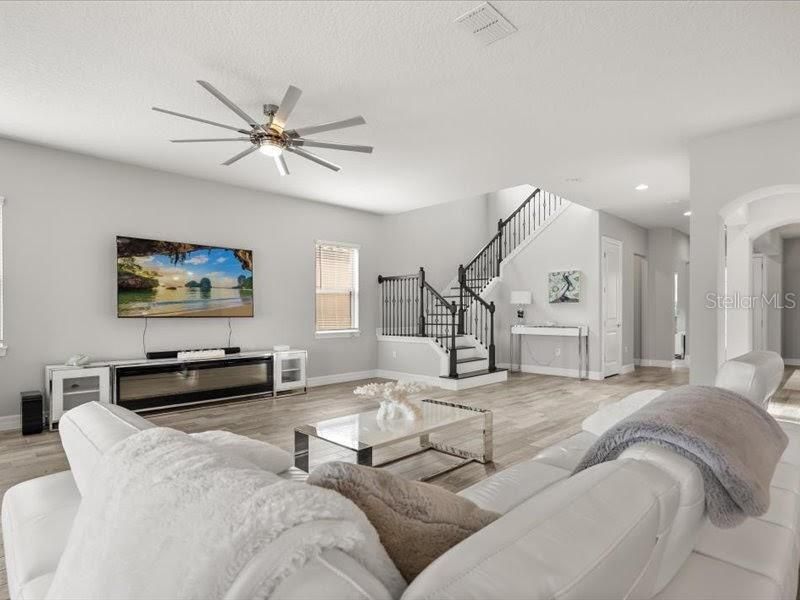 For Sale: $1,695,000 (6 beds, 5 baths, 4931 Square Feet)