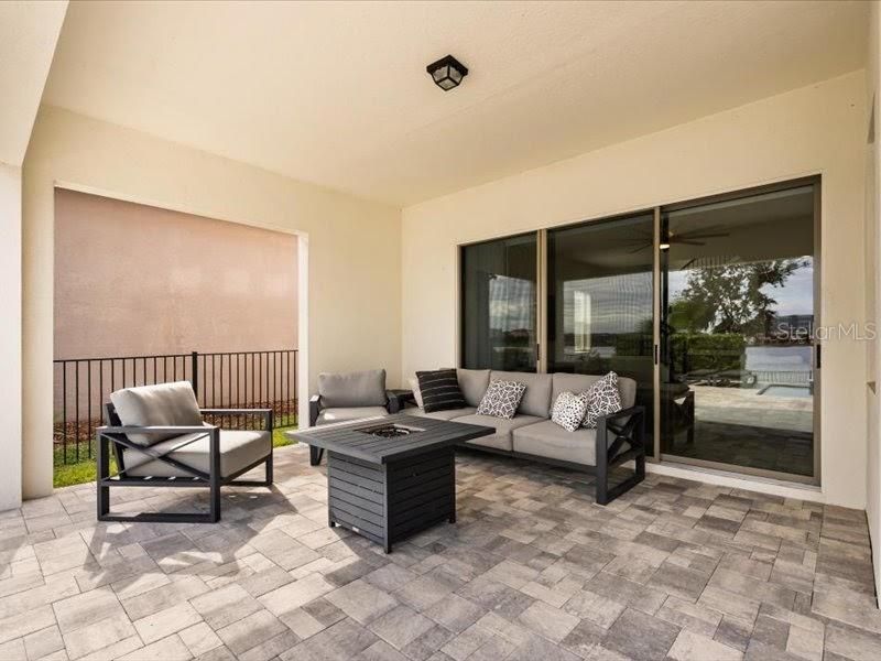 For Sale: $1,695,000 (6 beds, 5 baths, 4931 Square Feet)