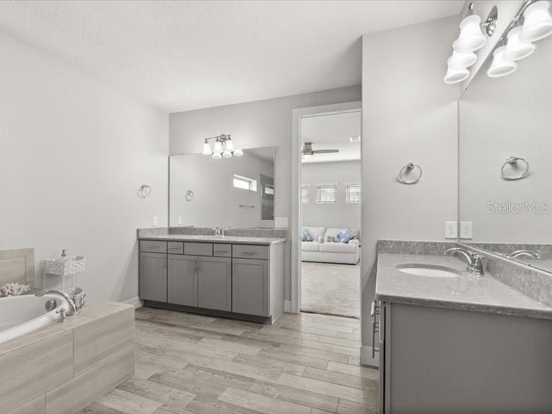 For Sale: $1,695,000 (6 beds, 5 baths, 4931 Square Feet)