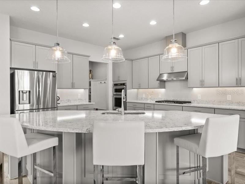 For Sale: $1,695,000 (6 beds, 5 baths, 4931 Square Feet)