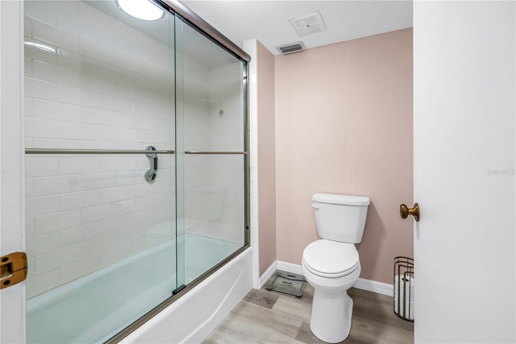 For Sale: $195,500 (2 beds, 2 baths, 1408 Square Feet)