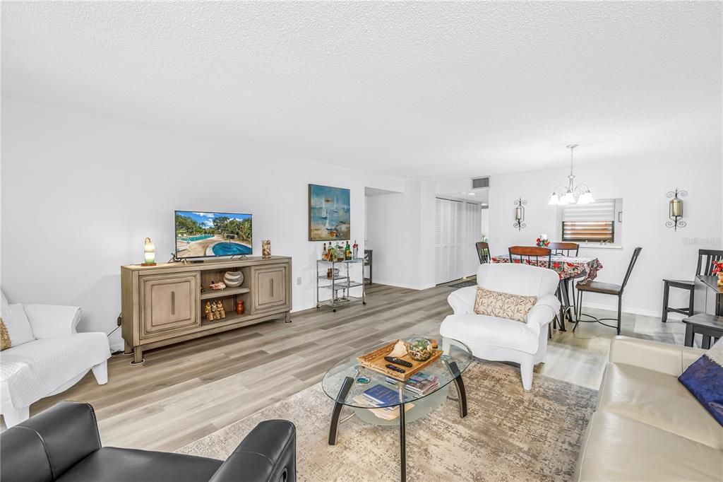 For Sale: $195,500 (2 beds, 2 baths, 1408 Square Feet)