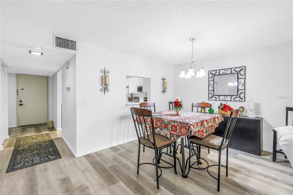 For Sale: $195,500 (2 beds, 2 baths, 1408 Square Feet)