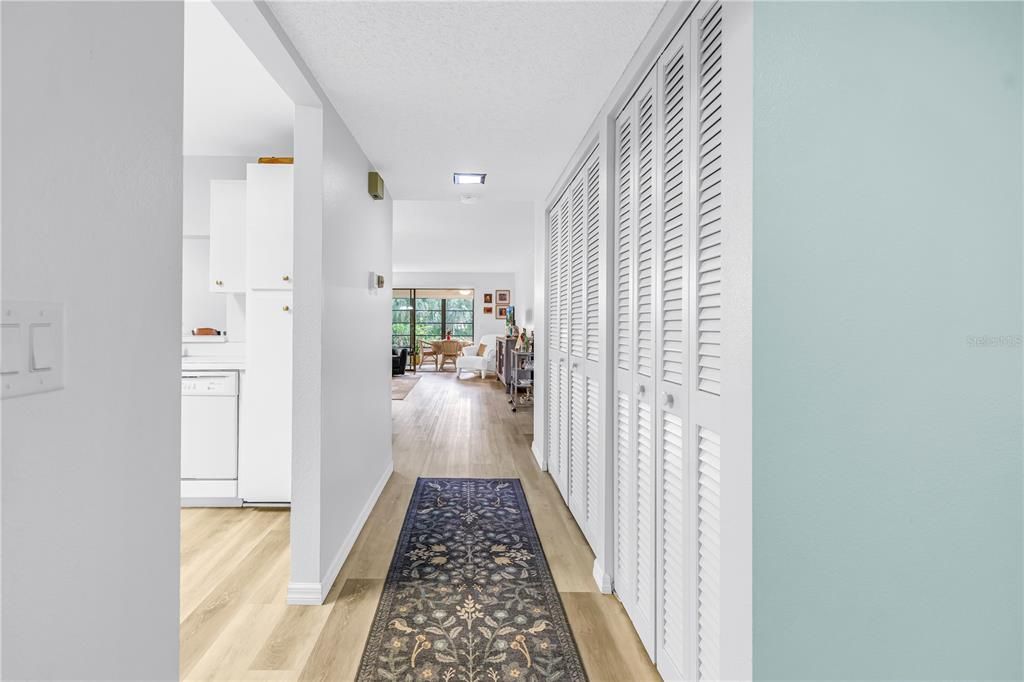 For Sale: $195,500 (2 beds, 2 baths, 1408 Square Feet)