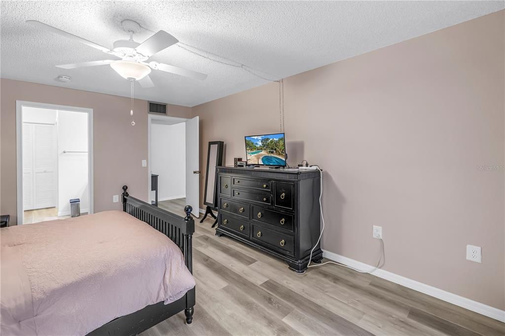 For Sale: $195,500 (2 beds, 2 baths, 1408 Square Feet)