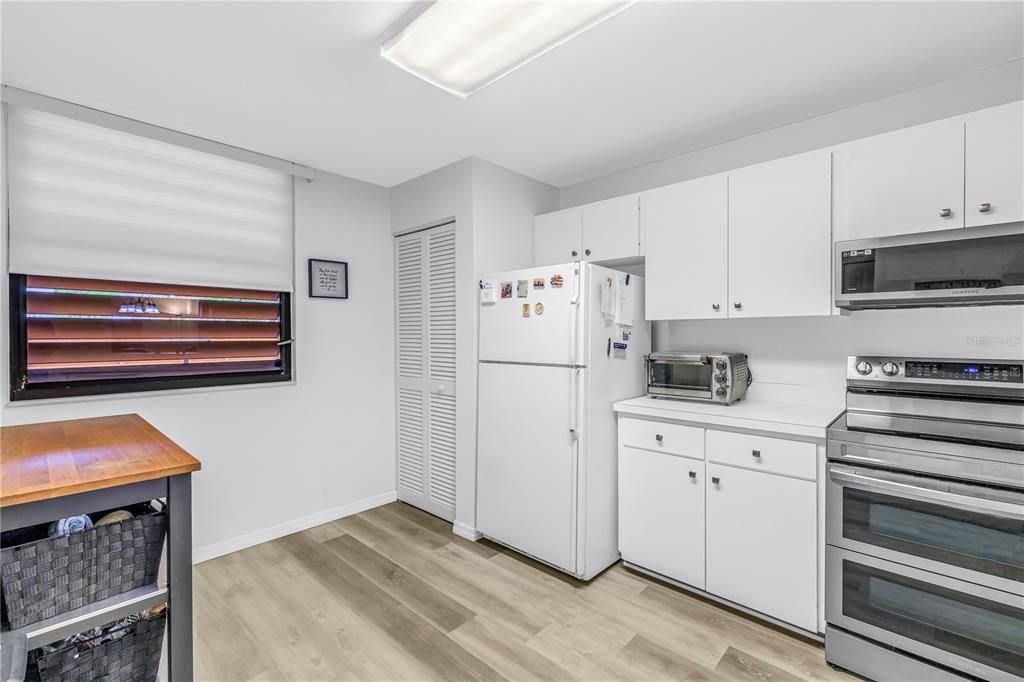 For Sale: $195,500 (2 beds, 2 baths, 1408 Square Feet)