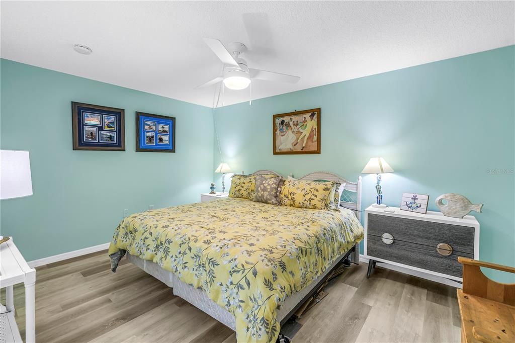 For Sale: $195,500 (2 beds, 2 baths, 1408 Square Feet)