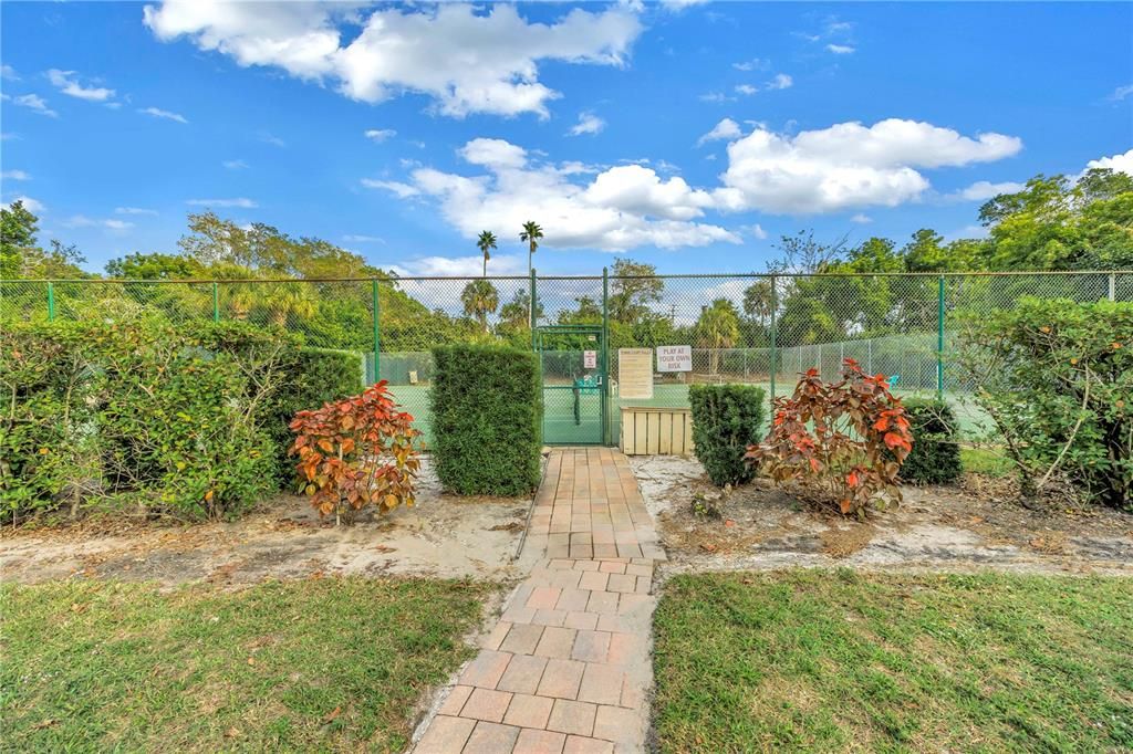 For Sale: $195,500 (2 beds, 2 baths, 1408 Square Feet)