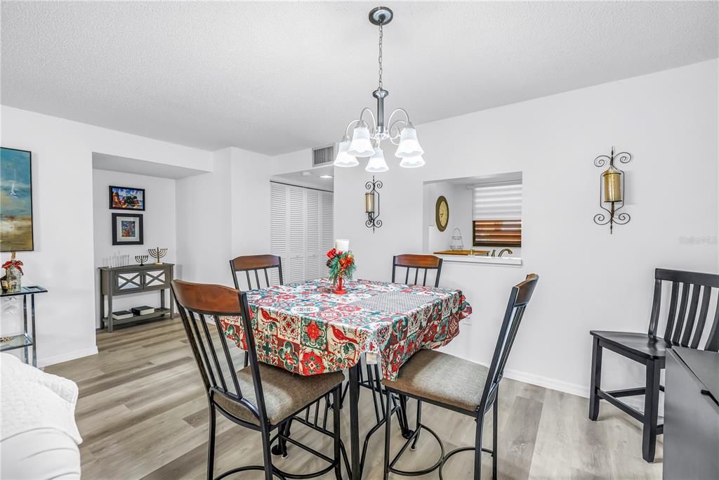 For Sale: $195,500 (2 beds, 2 baths, 1408 Square Feet)