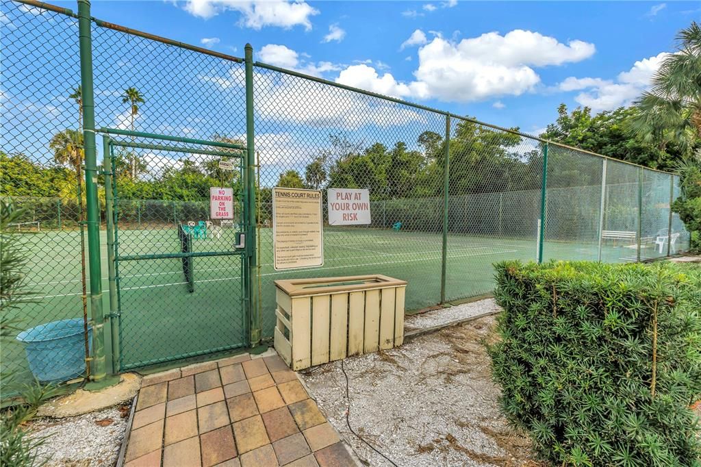 For Sale: $195,500 (2 beds, 2 baths, 1408 Square Feet)