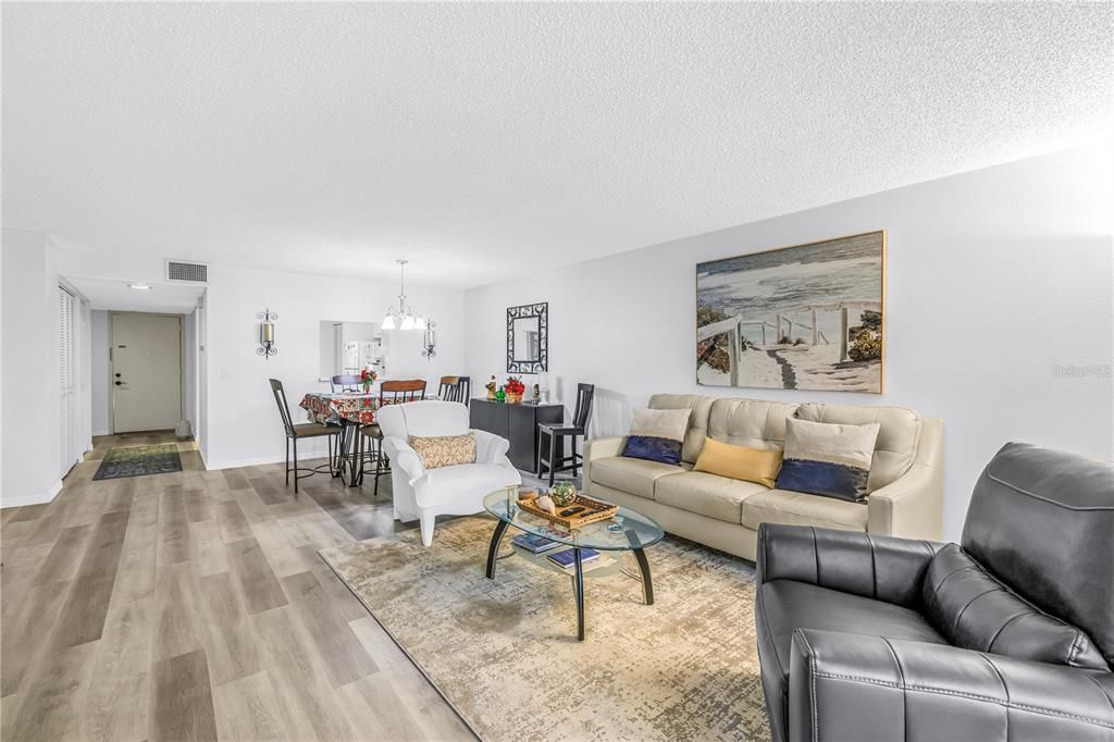 For Sale: $195,500 (2 beds, 2 baths, 1408 Square Feet)