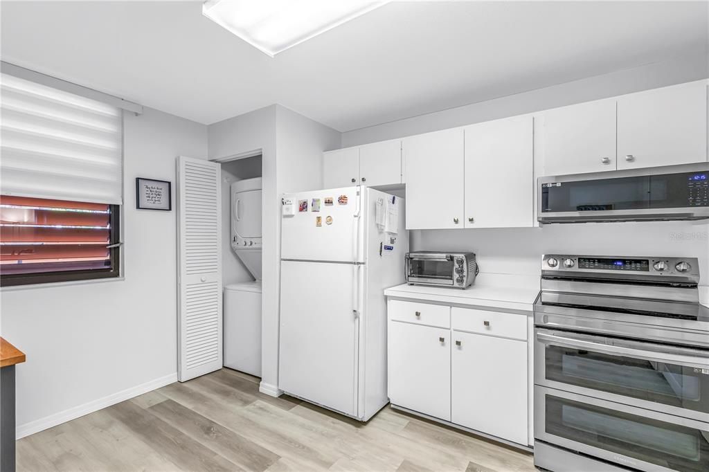 For Sale: $195,500 (2 beds, 2 baths, 1408 Square Feet)