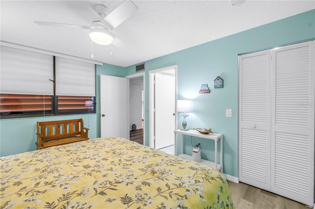 For Sale: $195,500 (2 beds, 2 baths, 1408 Square Feet)