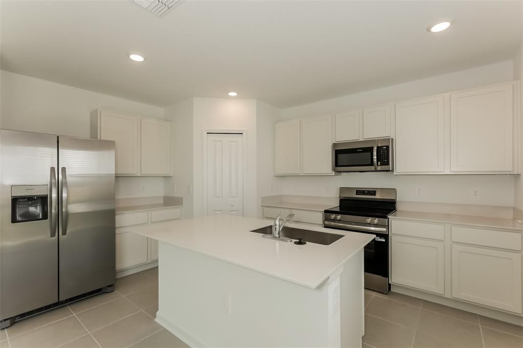 For Rent: $2,245 (5 beds, 3 baths, 2451 Square Feet)