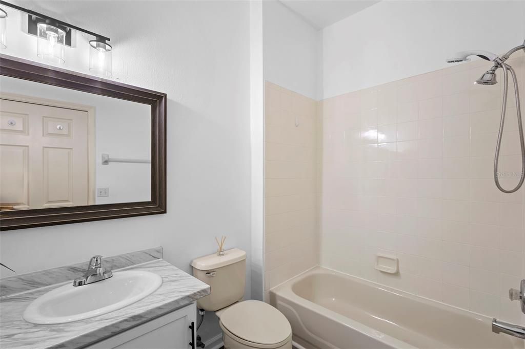 На продажу: $239,500 (3 спален, 2 ванн, 1206 Квадратных фут)