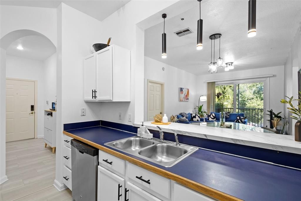 На продажу: $239,500 (3 спален, 2 ванн, 1206 Квадратных фут)