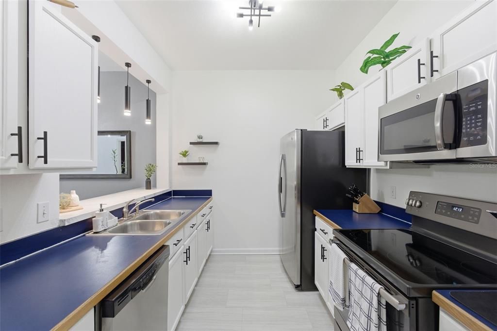 На продажу: $239,500 (3 спален, 2 ванн, 1206 Квадратных фут)