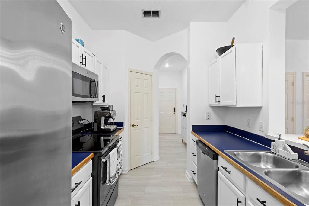 На продажу: $239,500 (3 спален, 2 ванн, 1206 Квадратных фут)