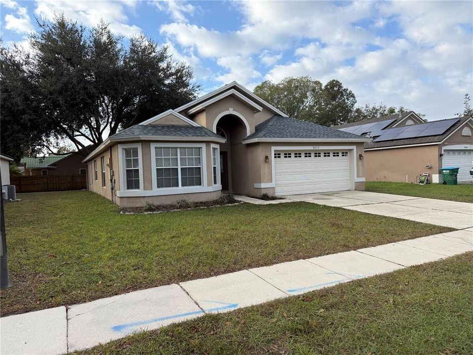 For Rent: $2,350 (4 beds, 2 baths, 2106 Square Feet)