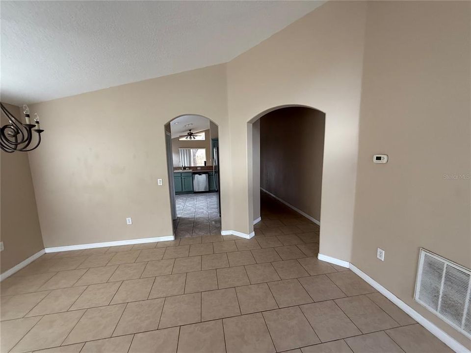 For Rent: $2,350 (4 beds, 2 baths, 2106 Square Feet)