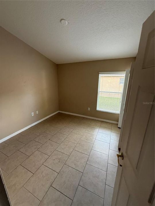 For Rent: $2,350 (4 beds, 2 baths, 2106 Square Feet)