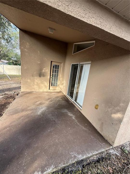 For Rent: $2,350 (4 beds, 2 baths, 2106 Square Feet)
