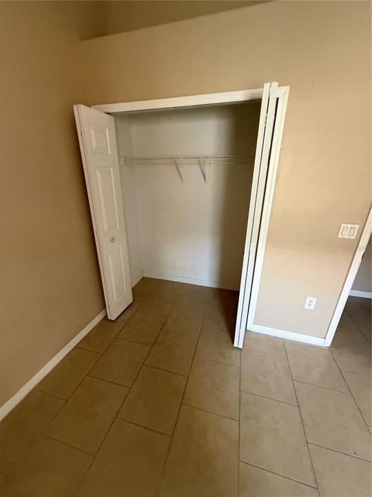 For Rent: $2,350 (4 beds, 2 baths, 2106 Square Feet)