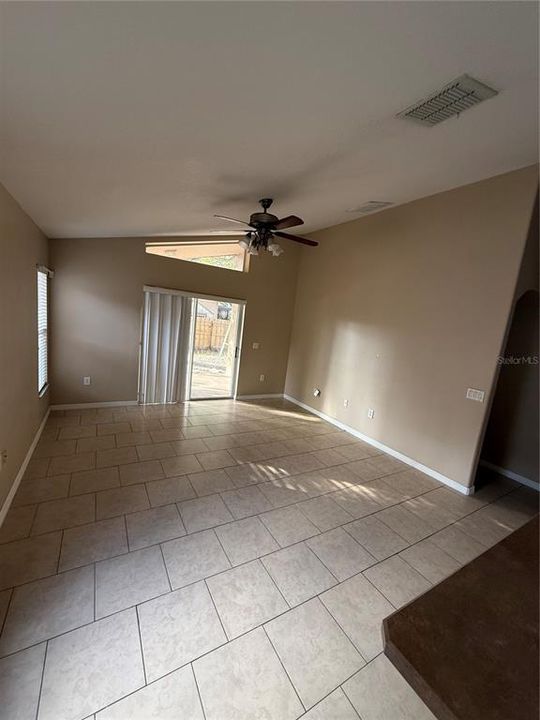 For Rent: $2,350 (4 beds, 2 baths, 2106 Square Feet)