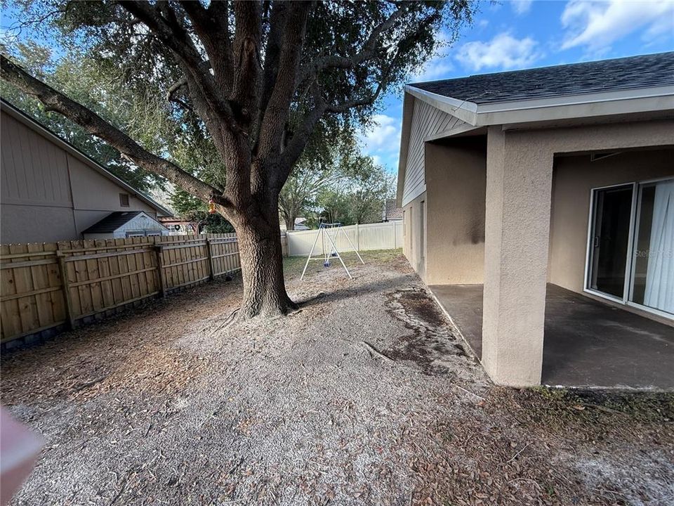 For Rent: $2,350 (4 beds, 2 baths, 2106 Square Feet)