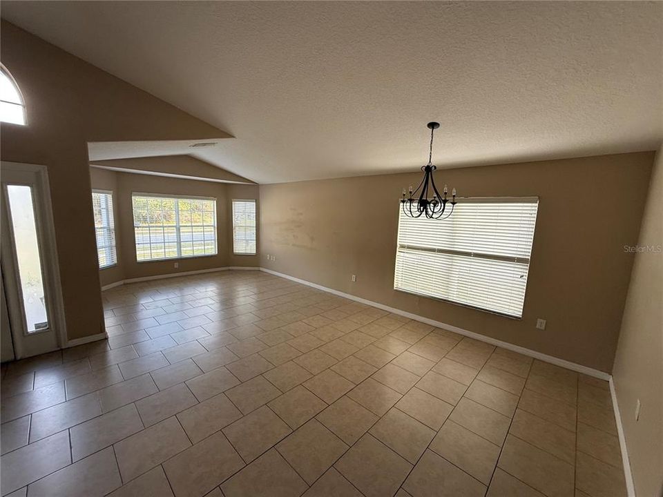 For Rent: $2,350 (4 beds, 2 baths, 2106 Square Feet)