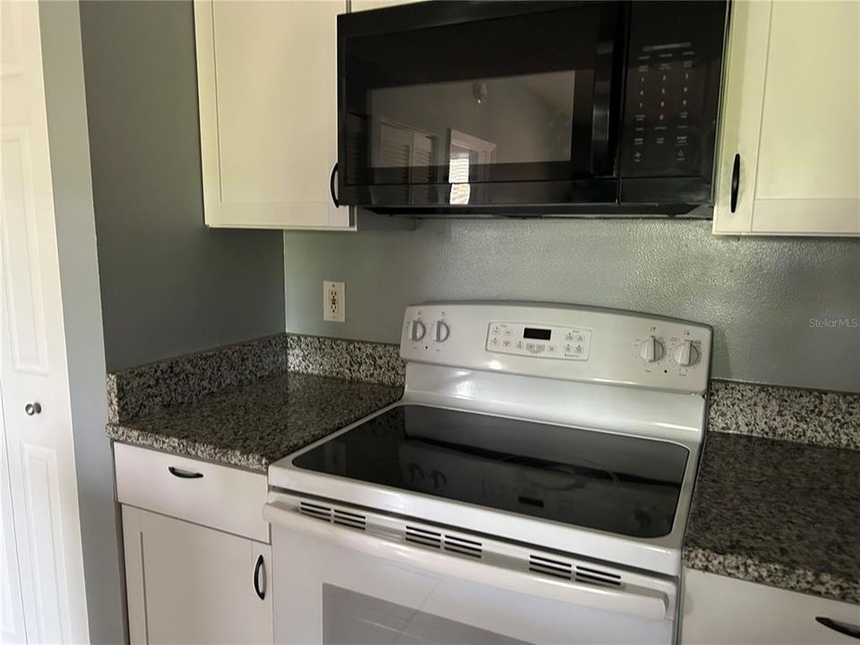 出租: $1,200 (1 贝兹, 1 浴室, 632 平方英尺)