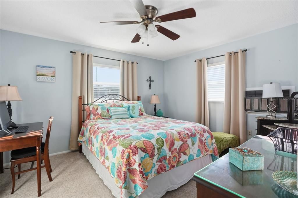 待售: $269,500 (2 贝兹, 2 浴室, 1398 平方英尺)