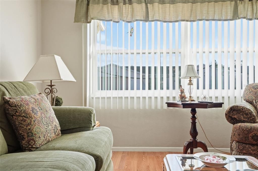 待售: $269,500 (2 贝兹, 2 浴室, 1398 平方英尺)