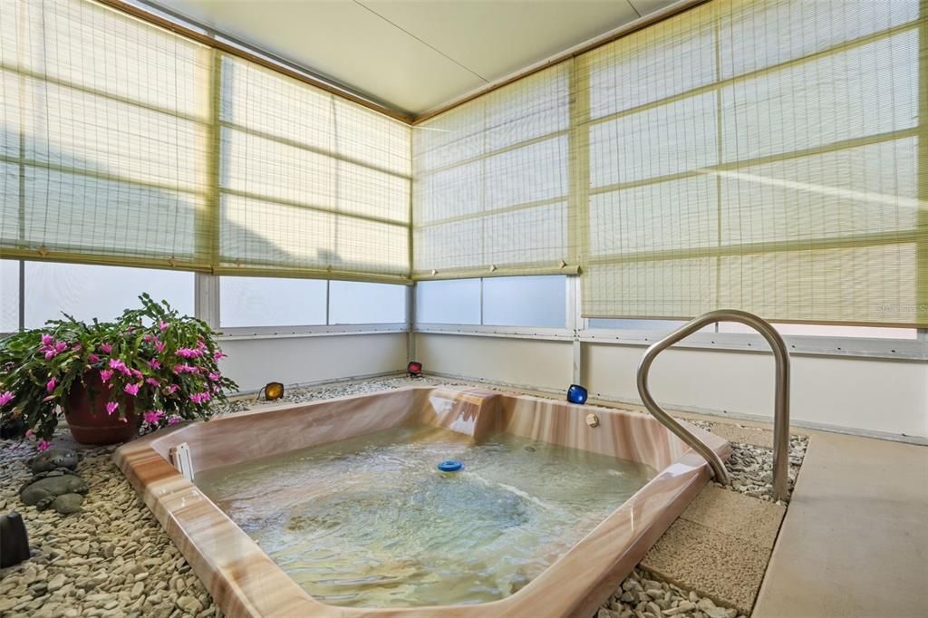 待售: $269,500 (2 贝兹, 2 浴室, 1398 平方英尺)