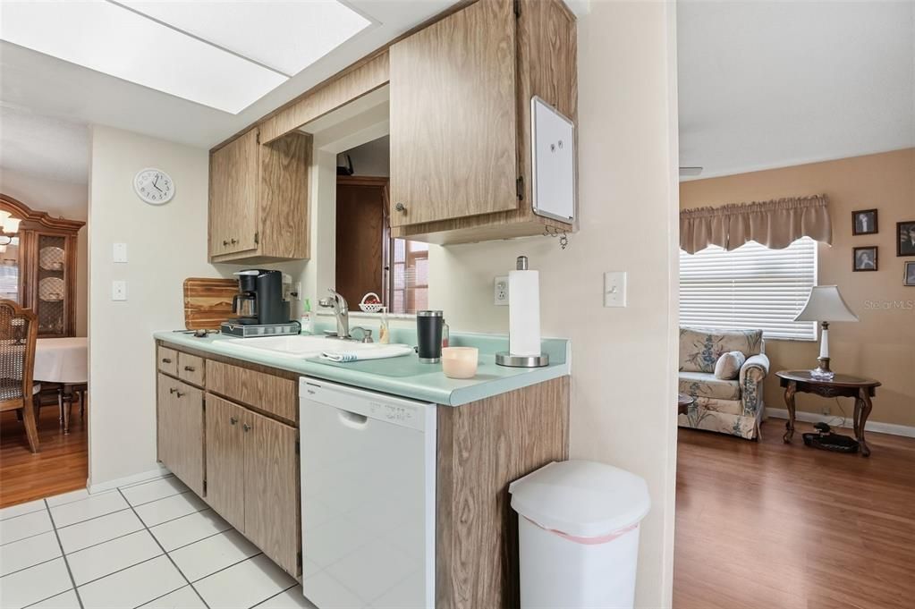 待售: $269,500 (2 贝兹, 2 浴室, 1398 平方英尺)