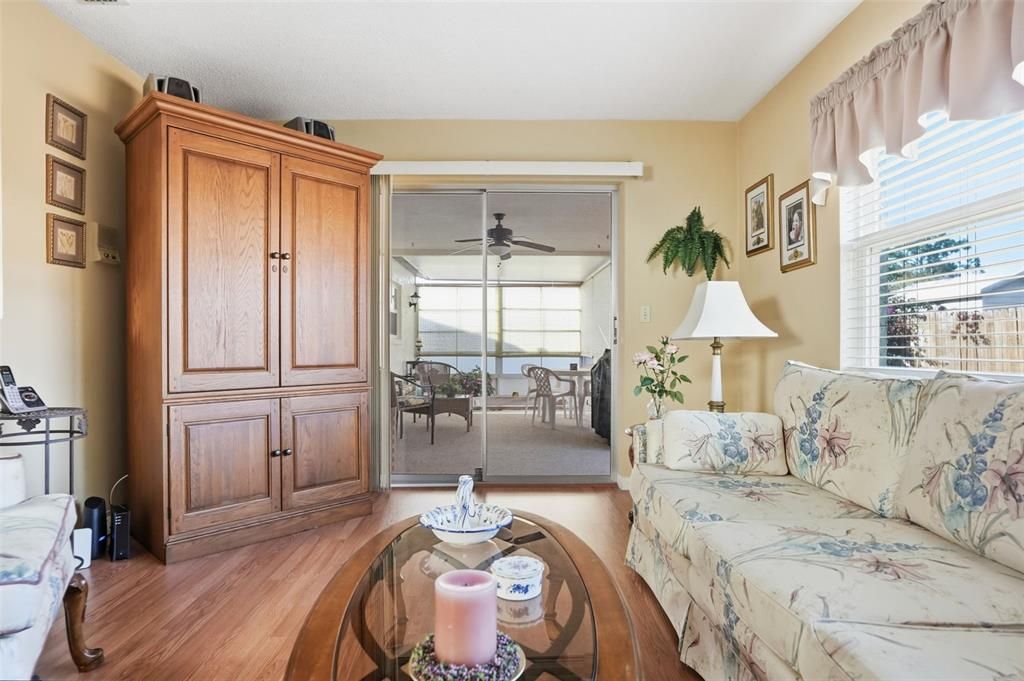 待售: $269,500 (2 贝兹, 2 浴室, 1398 平方英尺)