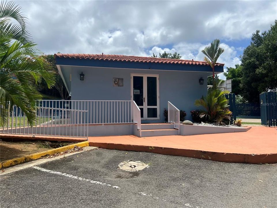 For Sale: $180,000 (3 beds, 2 baths, 227.6 Square Feet)