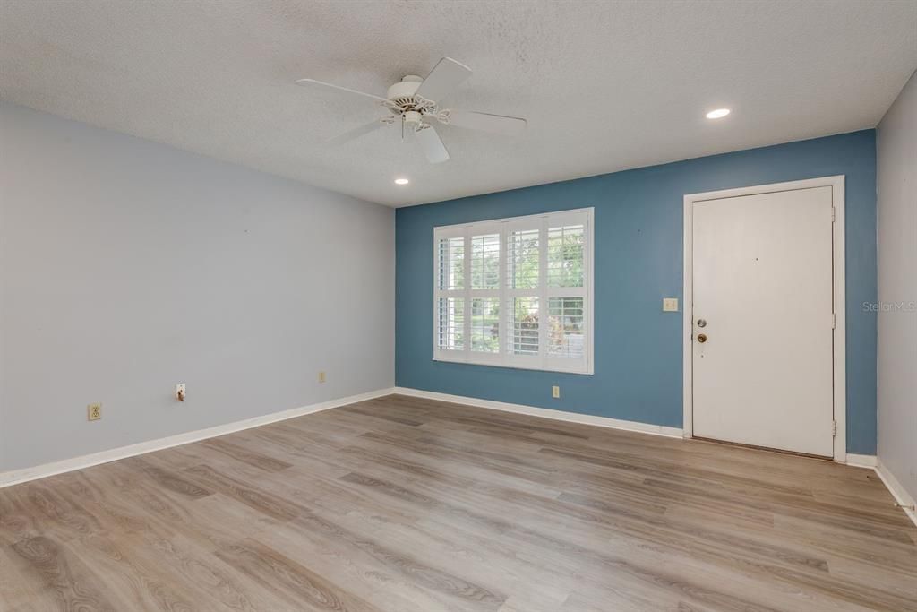 На продажу: $375,000 (2 спален, 2 ванн, 1211 Квадратных фут)