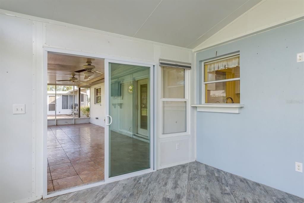 На продажу: $375,000 (2 спален, 2 ванн, 1211 Квадратных фут)