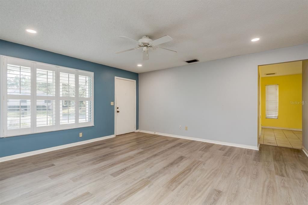 На продажу: $375,000 (2 спален, 2 ванн, 1211 Квадратных фут)