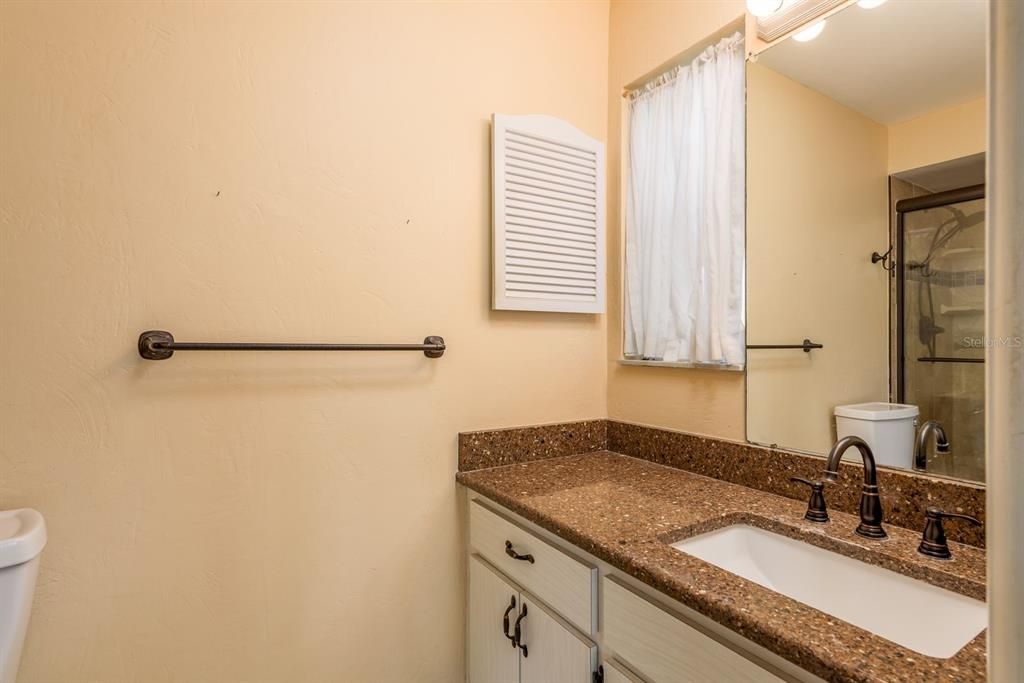 На продажу: $375,000 (2 спален, 2 ванн, 1211 Квадратных фут)